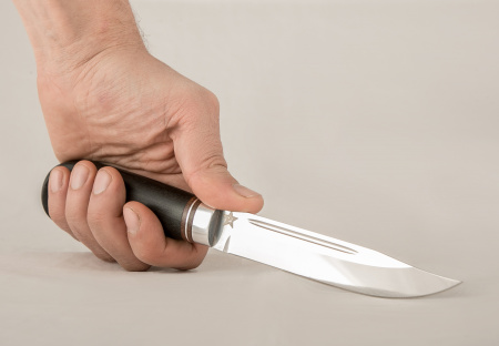 Нож "Финка" (сталь 95x18, орех/гарда ал.)